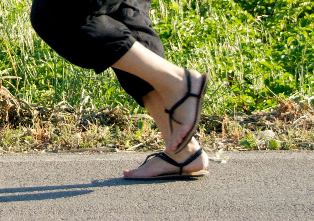 ¿DE QUÉ HABLAMOS CUANDO HABLAMOS DE CORRER…DESCALZO?